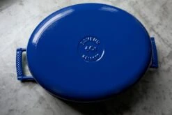 Saveur Selects Braadpan Ovaal Voyage - Classic Blue - ø 30 Cm - Geëmailleerde Anti-aanbaklaag -Keukenbenodigdheden Winkel 1 5 16 scaled 1