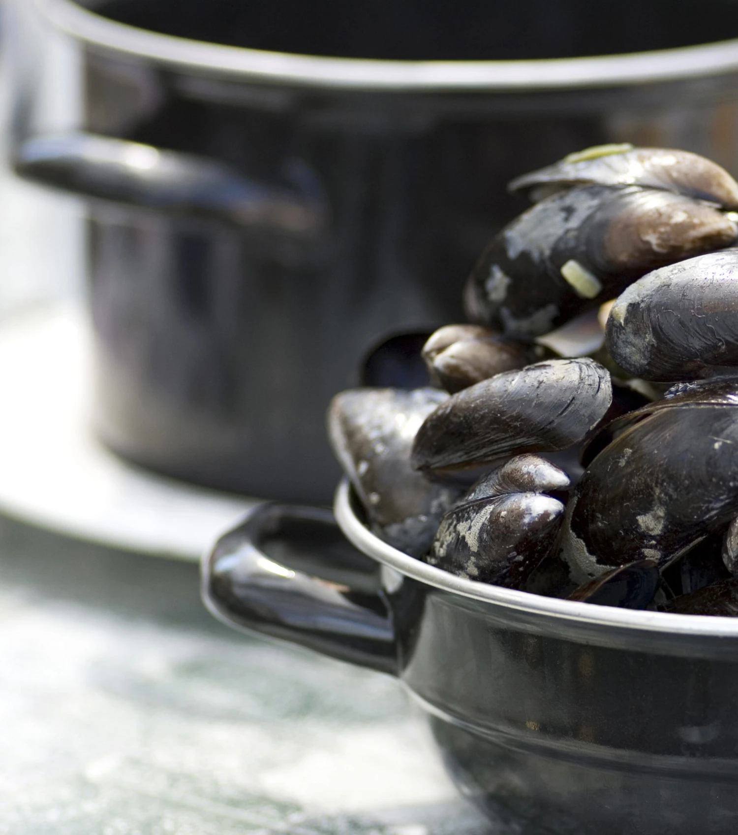 Cosy & Trendy Mosselpan - Zwart - ø 20 Cm / 3.3 Liter 4 Cosy & Trendy Mosselpan - Zwart - ø 20 Cm / 3.3 Liter - Afbeelding 2