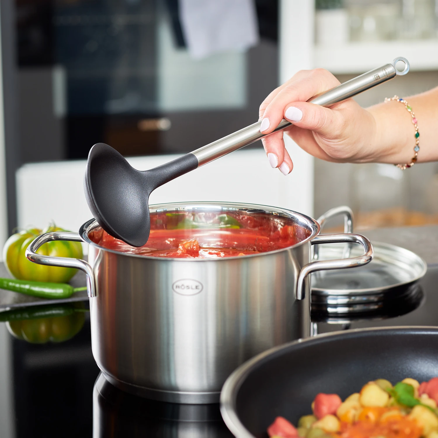 Rosle Basic Line Sauslepel - RVS / Siliconen - 28 Cm 5 Rosle Basic Line Sauslepel - RVS / Siliconen - 28 Cm - Afbeelding 3