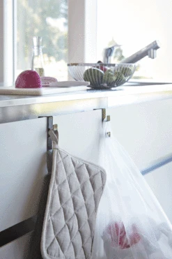 Yamazaki Handdoekhaak Tower Zwart -Keukenbenodigdheden Winkel 2783 TOWER UNDER SINK HOOK BK 02 1000x