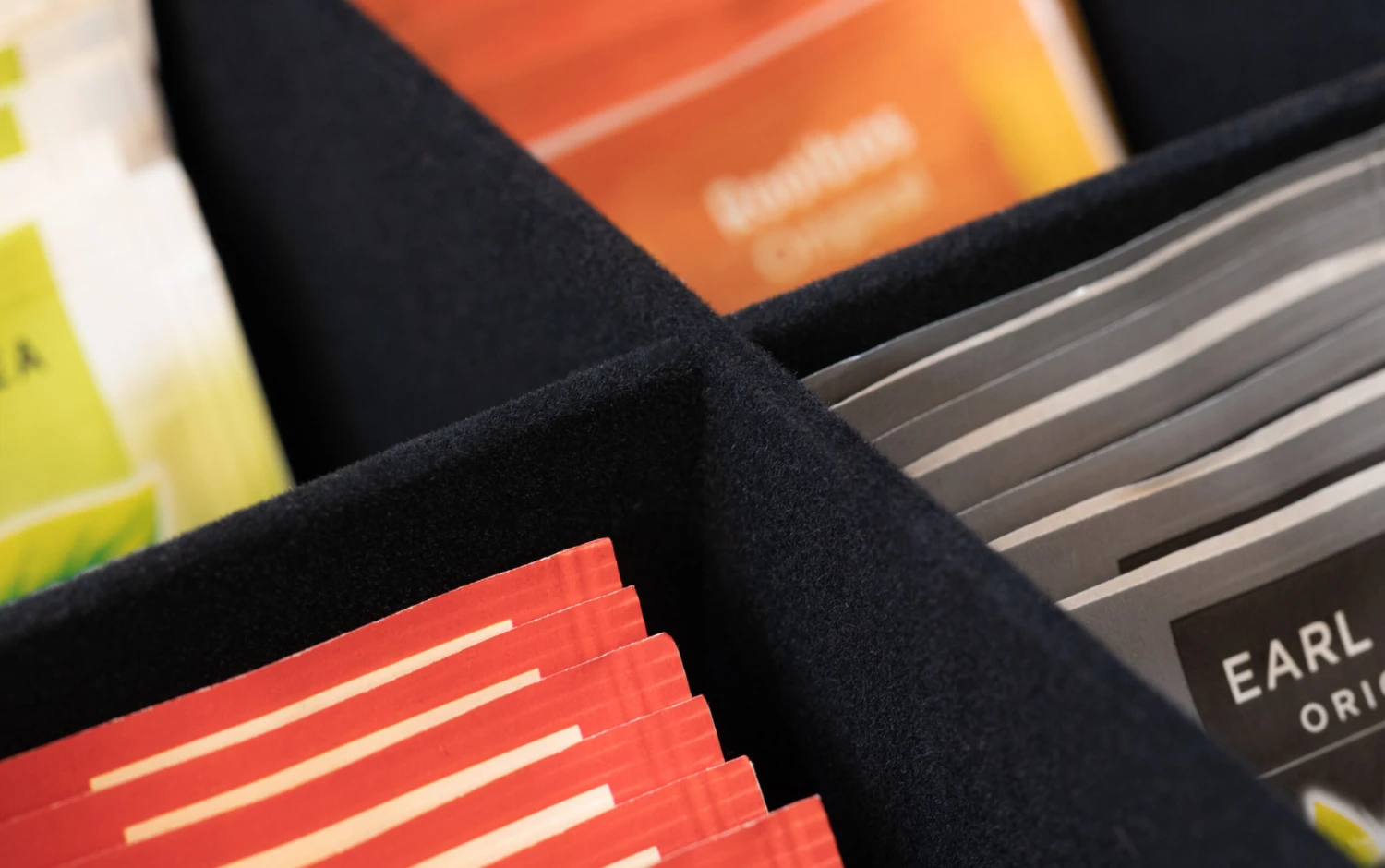 Sakura Tea Theedoos - Wit - 6-vaks - Met Fluweel - 43 X 9 Cm 6 Sakura Tea Theedoos - Wit - 6-vaks - Met Fluweel - 43 X 9 Cm - Afbeelding 4