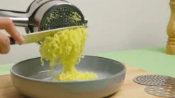 Sareva Pureeknijper / Aardappelpers - RVS - ø 10 Cm 7 Sareva Pureeknijper / Aardappelpers - RVS - ø 10 Cm -Keukenbenodigdheden Winkel 8720364454593 1 1