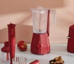 Alessi Blender Plissé - 5 Snelheden + Turbostand - Rood - Michele De Lucchi - 1.5 Liter - MDL09 R 10 Alessi Blender Plissé - 5 Snelheden + Turbostand - Rood - Michele De Lucchi - 1.5 Liter - MDL09 R -Keukenbenodigdheden Winkel Alessi Blender Sfeer1