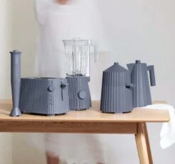 Alessi Blender Plissé - 5 Snelheden + Turbostand - Grijs - Michele De Lucchi - 1.5 Liter - MDL09 G 9 Alessi Blender Plissé - 5 Snelheden + Turbostand - Grijs - Michele De Lucchi - 1.5 Liter - MDL09 G -Keukenbenodigdheden Winkel Alessi Plisse Grijs 2