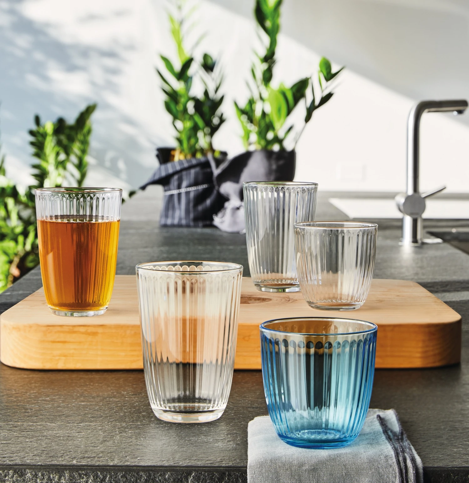Bormioli Rocco Waterglazen Line - Blauw - 290 Ml - 6 Stuks 4 Bormioli Rocco Waterglazen Line - Blauw - 290 Ml - 6 Stuks - Afbeelding 2