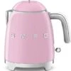 SMEG Waterkoker Mini - 1400 W - Roze - 800 Ml - 3 Kops - KLF05PKEU 2 SMEG Waterkoker Mini - 1400 W - Roze - 800 Ml - 3 Kops - KLF05PKEU -Keukenbenodigdheden Winkel KLF05PKEU 1
