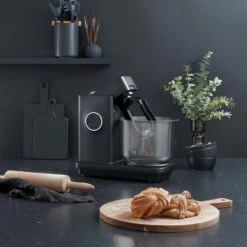 Wilfa Keukenmachine Probaker Black 13 Wilfa Keukenmachine Probaker Black -Keukenbenodigdheden Winkel Kitchen Machine Probaker KM1B 70 Flexi Beater Bowl 638df130c76c07.68395446 1