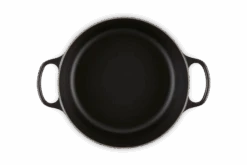 Le Creuset Braadpan Signature - Mat Zwart - ø 24 Cm / 4.2 Liter -Keukenbenodigdheden Winkel LC 20191105 HL PS FS 21177280000430 0055B15D
