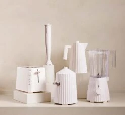 Alessi Smoothie Blender Plisse - Wit - 380 W - Door Michele De Lucchi - MDL17 W -Keukenbenodigdheden Winkel MDL 06 07 08 09 10 AMB GROUPAGE WHITE A4 3500pxl 3