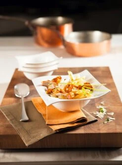 Maxwell & Williams Soepkom Motion 19 X 19 Cm / 500 Ml 8 Maxwell & Williams Soepkom Motion 19 X 19 Cm / 500 Ml -Keukenbenodigdheden Winkel Motion sfeer5 1