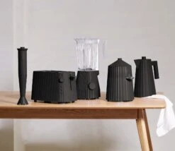 Alessi Blender Plissé - 5 Snelheden + Turbostand - Zwart - Michele De Lucchi - 1.5 Liter - MDL09 B -Keukenbenodigdheden Winkel Plisse MDL06 07 08 09 10 B A4 3500pxl 2