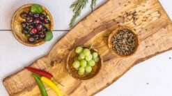 Jay Hill Serveerplank Tunea - Olijfhout - Schors XL 64 - 72 Cm 15 Jay Hill Serveerplank Tunea - Olijfhout - Schors XL 64 - 72 Cm -Keukenbenodigdheden Winkel Tunea 1