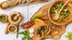 Jay Hill Serveerplank Tunea - Olijfhout - Schors XL 64 - 72 Cm 14 Jay Hill Serveerplank Tunea - Olijfhout - Schors XL 64 - 72 Cm -Keukenbenodigdheden Winkel Tunea 33