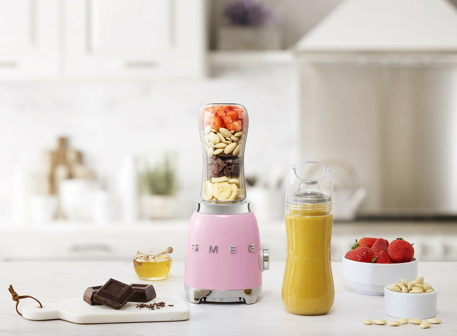 SMEG Smoothie Blender - Compact - Roze - 600 Ml - PBF01PKEU 5 SMEG Smoothie Blender - Compact - Roze - 600 Ml - PBF01PKEU - Afbeelding 3