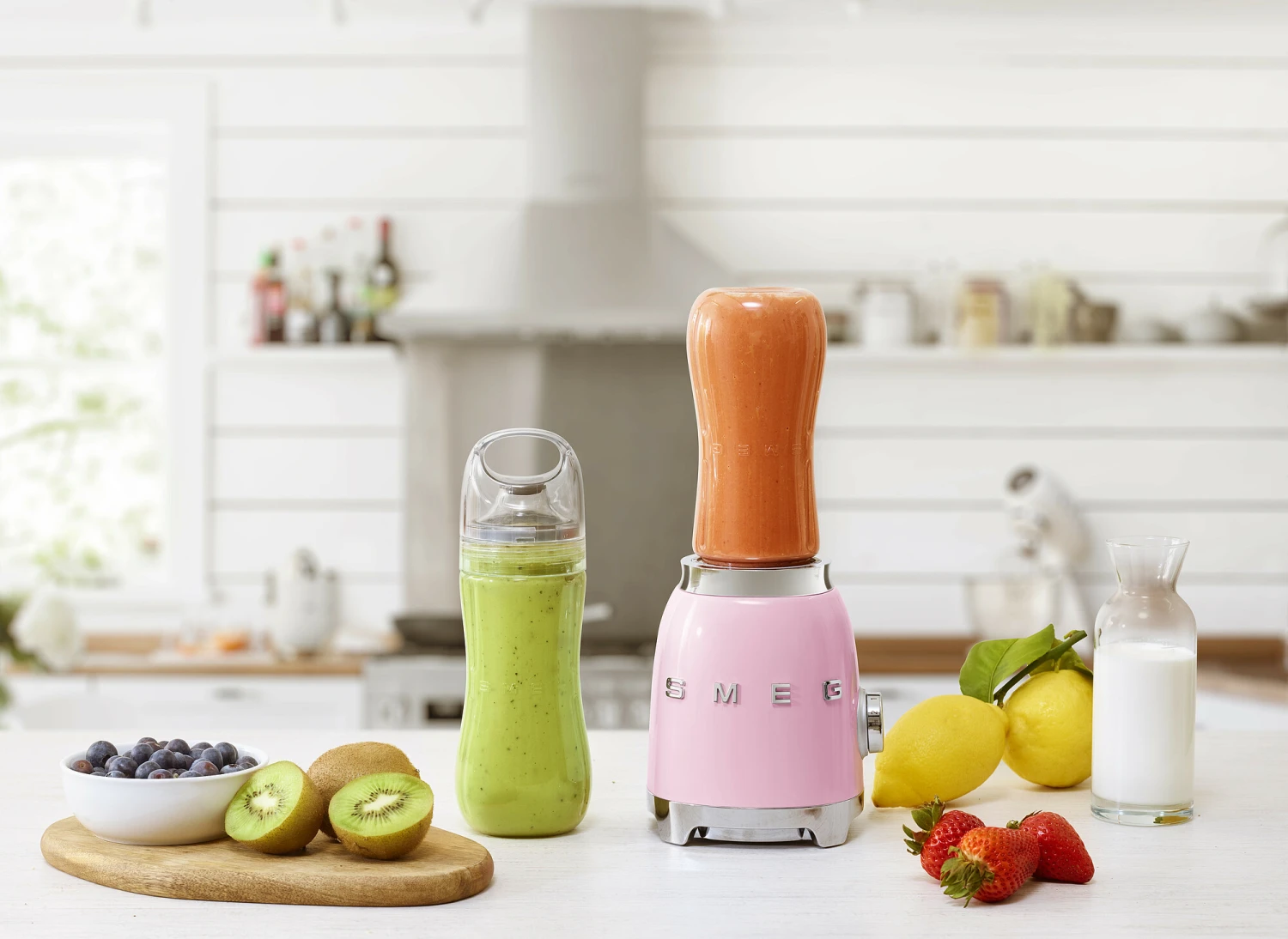 SMEG Smoothie Blender - Compact - Roze - 600 Ml - PBF01PKEU 4 SMEG Smoothie Blender - Compact - Roze - 600 Ml - PBF01PKEU - Afbeelding 2