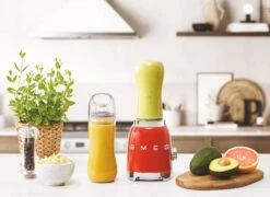 SMEG Smoothie Blender - Compact - Rood - 600 Ml - PBF01RDEU -Keukenbenodigdheden Winkel WEB PBF01RDEU L03.eps