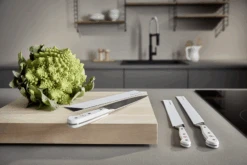 Wusthof Mesbeschermer Tot 30 Cm Laag Wit 7 Wusthof Mesbeschermer Tot 30 Cm Laag Wit -Keukenbenodigdheden Winkel Wusthof Mesbeschermer Tot 30 cm Laag Wit 1