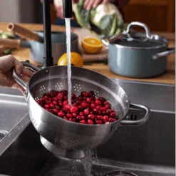 Greenpan Pannenset Met Keukenhulpjes Mayflower - 5 Delige Set -Keukenbenodigdheden Winkel e4acf5a940b08fc05f042070eb3d29c51ef477de GP MAY SkyBlA BrBD Christmas Prep Lifestyle13 2018 a