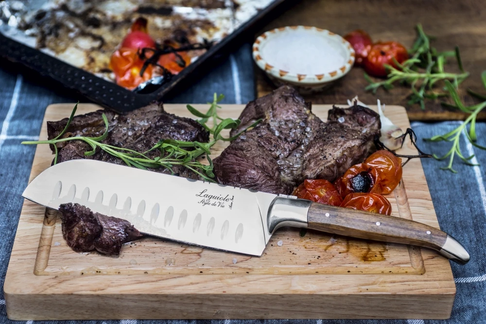 Laguiole Style De Vie Santokumes Olijfhout Met Snijplank 5 Laguiole Style De Vie Santokumes Olijfhout Met Snijplank - Afbeelding 3