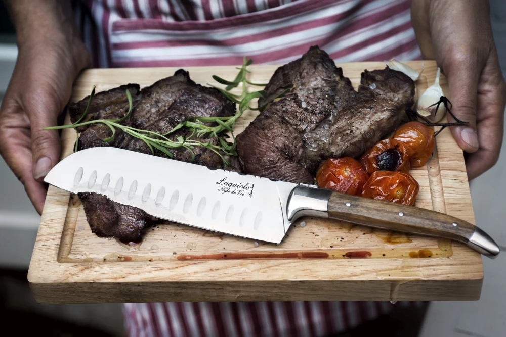 Laguiole Style De Vie Santokumes Olijfhout Met Snijplank 6 Laguiole Style De Vie Santokumes Olijfhout Met Snijplank - Afbeelding 4