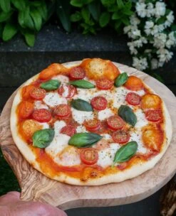 Jay Hill Serveerplank / Pizzaplank Tunea - Olijfhout - ø 30 Cm -Keukenbenodigdheden Winkel jay hill pizzaplank