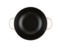 Le Creuset Braadpan Signature - Marmite - Shell Pink - ø 24 Cm / 3.1 Liter 10 Le Creuset Braadpan Signature - Marmite - Shell Pink - ø 24 Cm / 3.1 Liter -Keukenbenodigdheden Winkel le creuset braadpan marmite shell pink 24cm 2