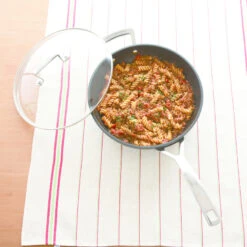 Le Creuset Pannendeksel Les Forgées TNS - ø 28 Cm 5 Le Creuset Pannendeksel Les Forgées TNS - ø 28 Cm -Keukenbenodigdheden Winkel le creuset pannendeksel pan groot