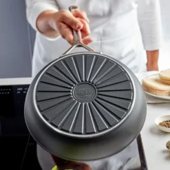 Demeyere Hapjespan Alu Pro 5 - Duraslide Titanium - ø 24 Cm / 3.2 Liter - Standaard Anti-aanbaklaag -Keukenbenodigdheden Winkel pdp masonry content demeyere radiant 750x750