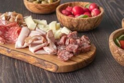 Jay Hill Serveerplank Tunea - Olijfhout - Met Schors - 33 X 15 Cm 13 Jay Hill Serveerplank Tunea - Olijfhout - Met Schors - 33 X 15 Cm -Keukenbenodigdheden Winkel product 8 4