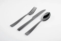 Sambonet Bestekset Flat - Zwart - 24 Delig / 6 Personen -Keukenbenodigdheden Winkel sambonet bestekset flat zwart sfeer4