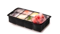 Sareva IJsblokjesvorm - 8 Grote Ijsblokjes - Siliconen - Easy Release - Herbruikbaar 13 Sareva IJsblokjesvorm - 8 Grote Ijsblokjes - Siliconen - Easy Release - Herbruikbaar -Keukenbenodigdheden Winkel sereva ijs gevuld 8 3