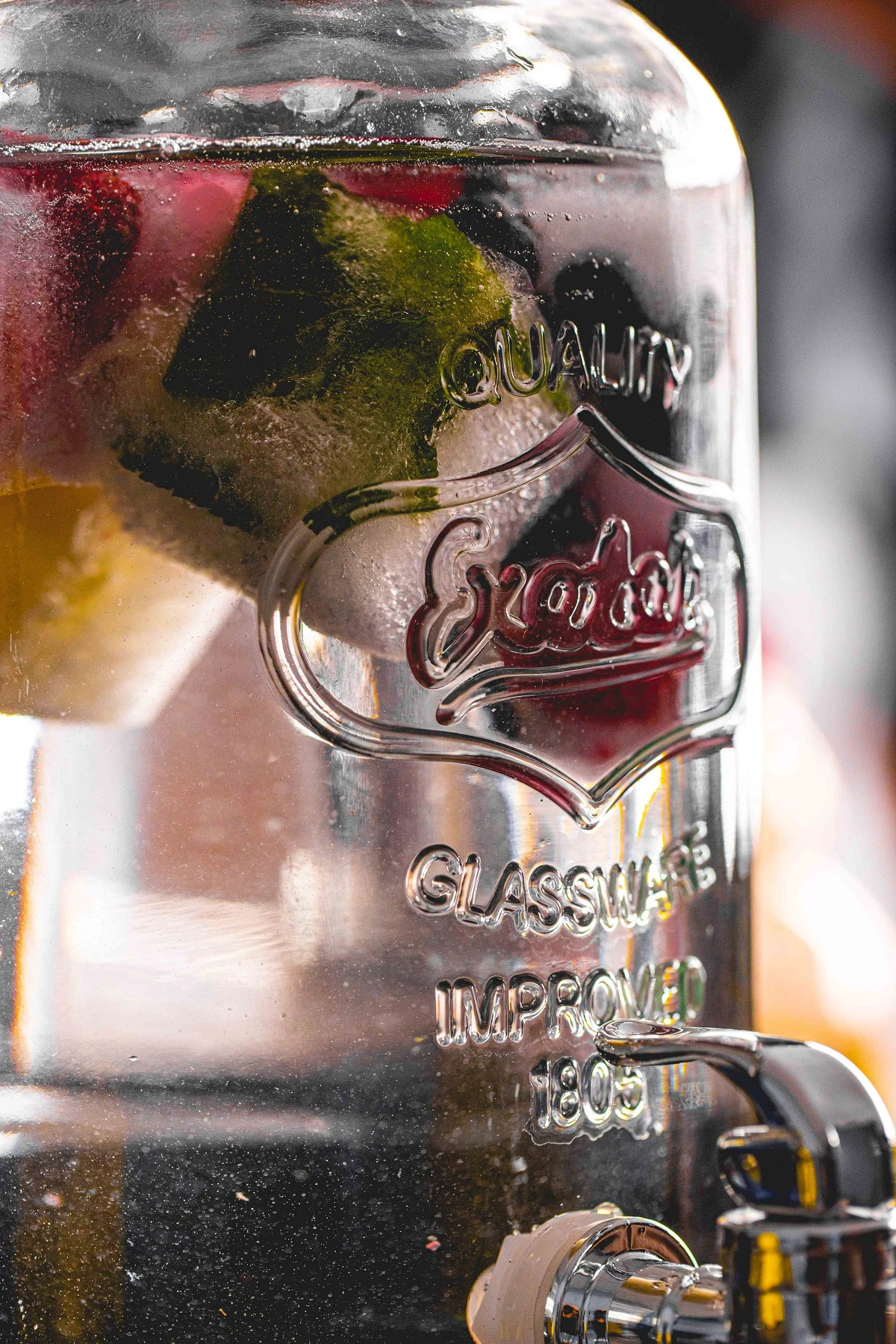 Sareva IJsblokjesvorm - 4 Grote Ijsblokjes - Siliconen - Easy Release - Herbruikbaar 5 Sareva IJsblokjesvorm - 4 Grote Ijsblokjes - Siliconen - Easy Release - Herbruikbaar - Afbeelding 3