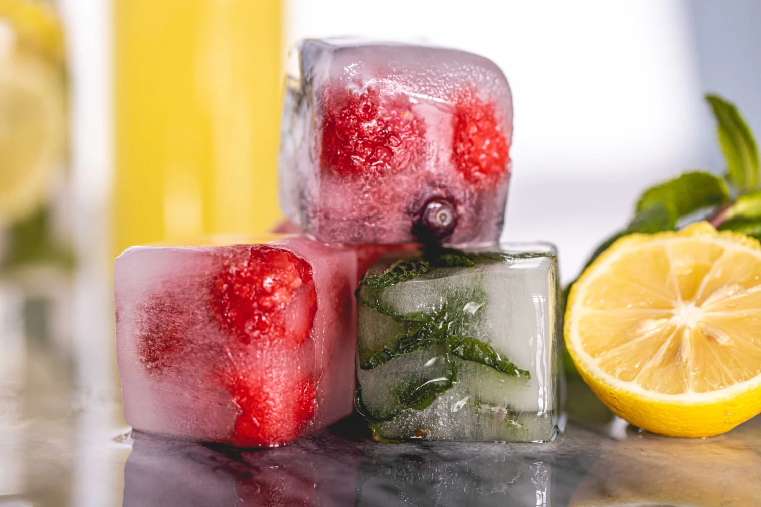 Sareva IJsblokjesvorm - 4 Grote Ijsblokjes - Siliconen - Easy Release - Herbruikbaar 4 Sareva IJsblokjesvorm - 4 Grote Ijsblokjes - Siliconen - Easy Release - Herbruikbaar - Afbeelding 2