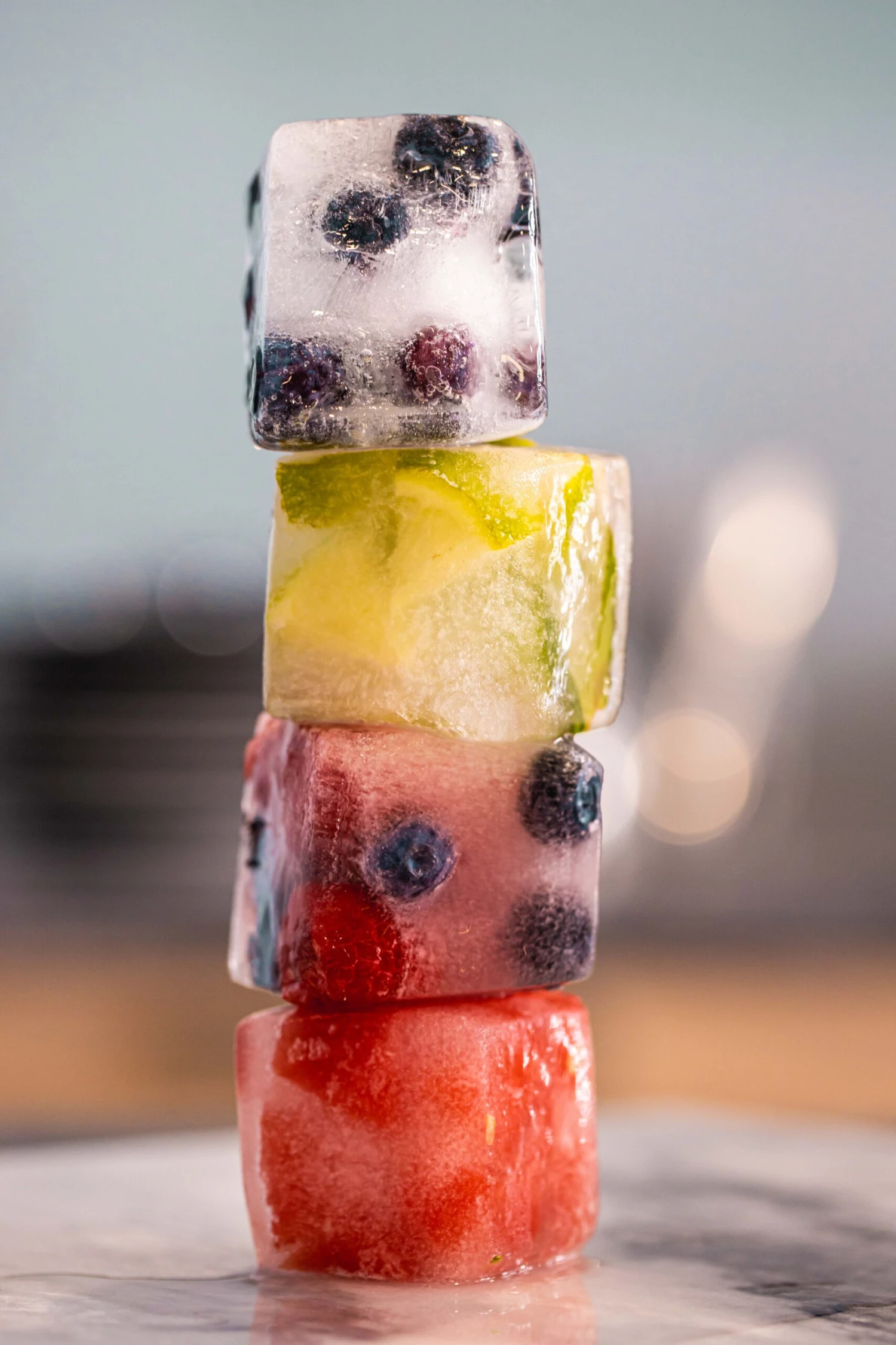 Sareva IJsblokjesvorm - 4 Grote Ijsblokjes - Siliconen - Easy Release - Herbruikbaar 6 Sareva IJsblokjesvorm - 4 Grote Ijsblokjes - Siliconen - Easy Release - Herbruikbaar - Afbeelding 4