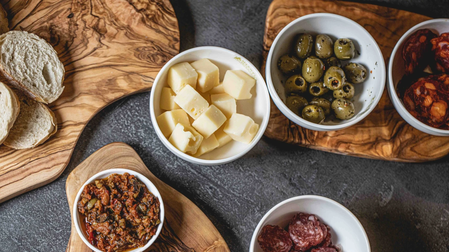 Jay Hill Serveerplank Tunea Olijfhout Schors 29 - 31 Cm 5 Jay Hill Serveerplank Tunea Olijfhout Schors 29 - 31 Cm - Afbeelding 3